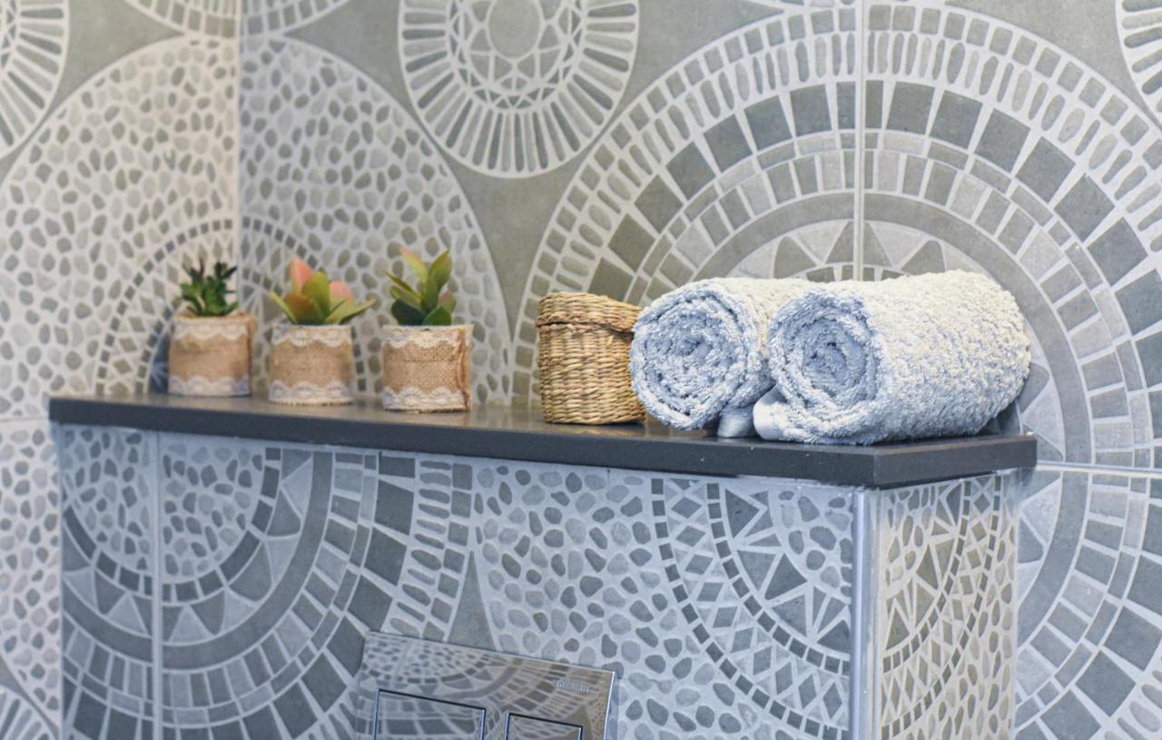 Sunshine Suite Boutique Only 5 Min Walk To The Beach - By Seaelo Eilat Exterior foto